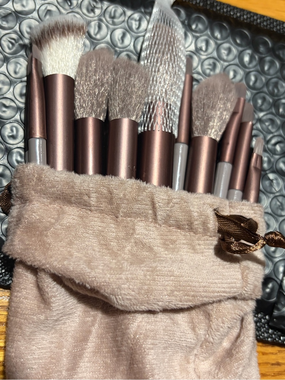 Rose Gold Makeup Brush Set with Soft Pouch